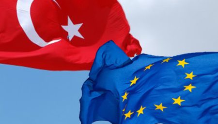 «Напряженность между ЕС и Турцией перерос в кризис в связи с предстоящим в стране референдумом»