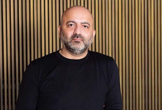 Azerbaycanlı ünlü işadamı Mansimov, Türk bayrağını yırtan Yunan milletvekiline sert tepki gösterdi
