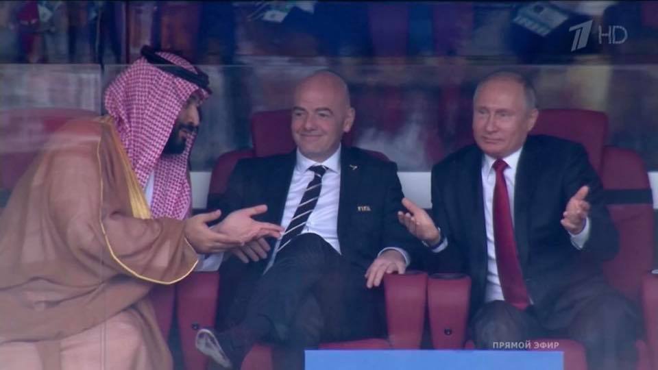 Maçı birlikte izleyen Putin ve Selman’ın ilginç “diyalogu” kameralara yansıdı