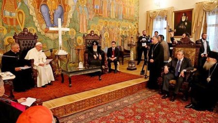 Roma Papası Fransisk Tbilisidə dini icmaların rəhbərləri ilə görüşüb