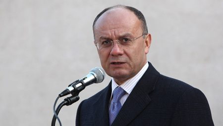 Ermenistan Savunma Bakanı Rusyada