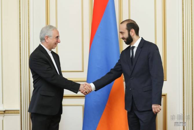 Ermenistan Meclis Başkanı İran Büyükelçisi ile görüştü