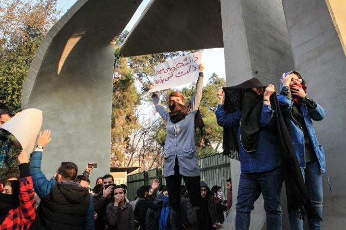 İran Olaylarına Kısa Bir Ön Değerlendirme