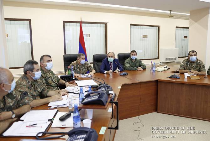Ողջ հայ ժողովուրդը բանակի կողքին է. ՀՀ վարչապետը հանդիպել է ՊՆ և ԶՈՒ ղեկավար կազմին