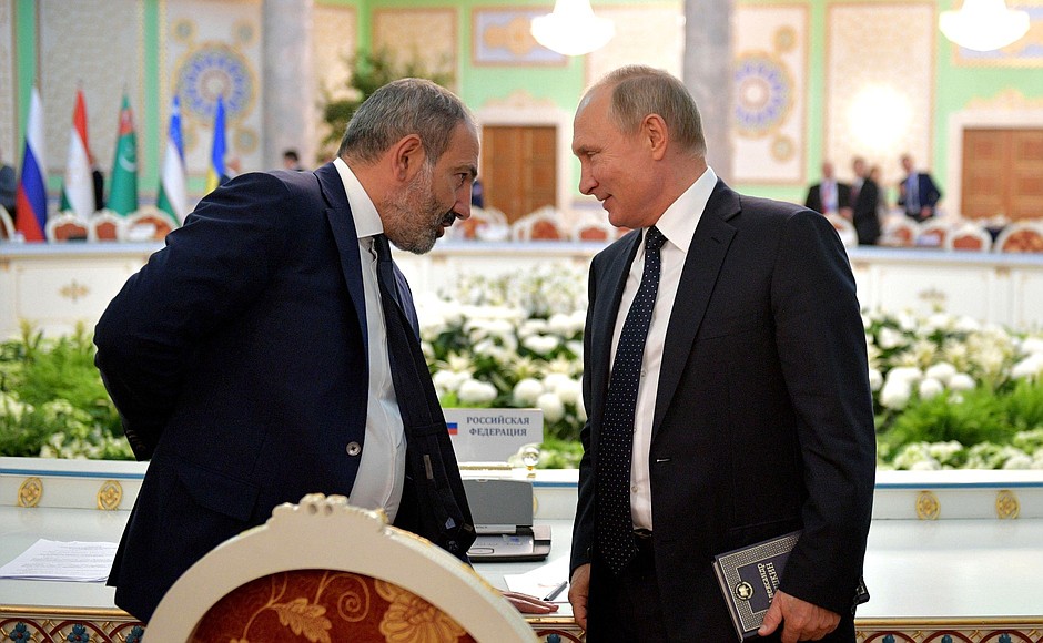 Фархад Мамедов: Пашинян не поедет в Санкт-Петербург, если не откроют Лачинскую дорогу?