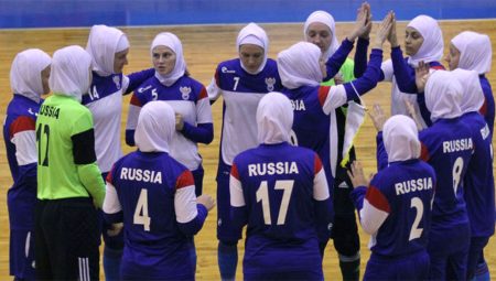 Женская сборная России сыграла в хиджабах